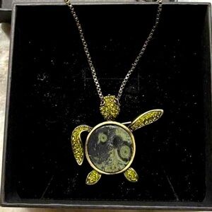 Vintage “Butler” turtle necklace